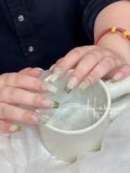 -花岐款式专研健康美甲沙龙