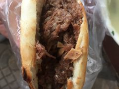 烧饼夹牛肉-老西关黄老太牛肉烧饼