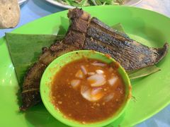 -明记烧鱼美味店