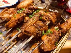 -沪小二炭火蛙锅(淮海中路美食不夜城店)