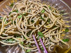 香椿苗拌豆腐丝-谢蟹浓·肉蟹煲(新奥店)