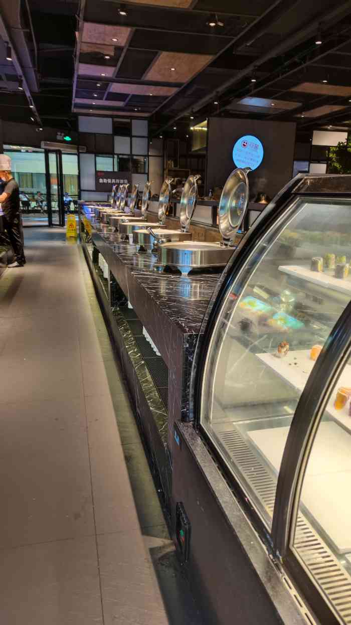 冠菌自助火锅(华南摩尔店)-"打卡#冠菌自助火锅 [薄荷]环境:这.