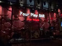 -FOUR PLAY BAR