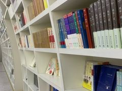 -钟书阁(松江泰晤士小镇店)