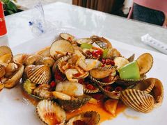 葱姜炒蛤蜊-范饭椰林川湘味海鲜·椰子鸡(三亚湾椰梦长廊店)