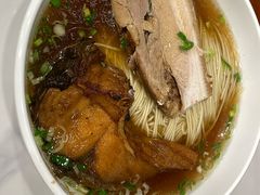 爆鱼焖肉面-老西白点心店