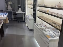 -视野联行眼镜•蔡司•依视路(温江店)
