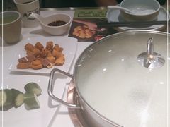 -洪氏嗨捞·猪肚鸡火锅(阳光天地店)