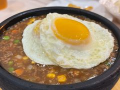 窝蛋牛肉饭-喜莲咖啡
