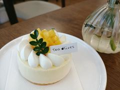 百香果芒果慕斯-Ten Olives甜点