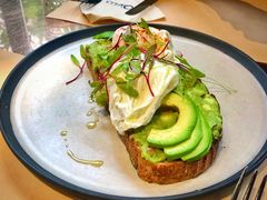 牛油果温泉蛋吐司-O'mills Sourdough Bakery&Bistro(永嘉路店)