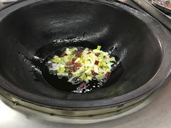 -屯老二农家铁锅炖·行业领军者(梅江店)