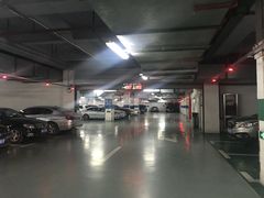 -奥特莱斯停车场