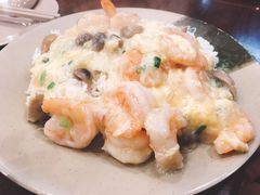 滑蛋虾仁盖饭-桃苑烧腊饭店