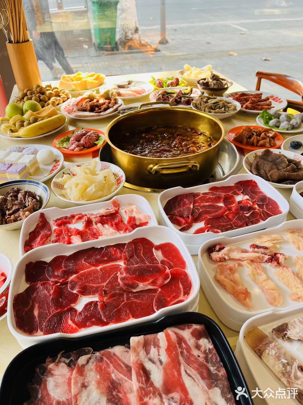 谁能拒绝冬天来一顿热气腾腾的鲜切牛肉火锅～