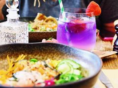 Spicy&nbsp;Salmon&nbsp;Poke&nbsp;Bowl-FLOVIE FLORIST CAFE