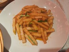 酸冬瓜炒莲藕尖-吃饭皇帝大土家民族菜(正大广场店)