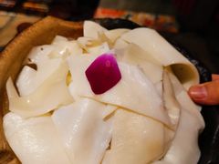 -老牌坊云南鱼豆花火锅(爱建店)