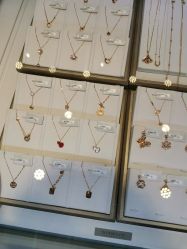 -潮宏基(大商新玛特店)