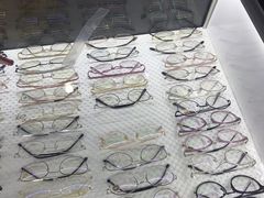 -三叶眼镜城批发市场(上海火车站店)