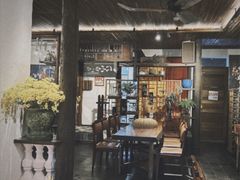-Cuc Gach Quan Restaurant
