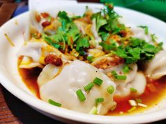 -爆炸头阿姨小四川正宗川味小吃(无任何分店)