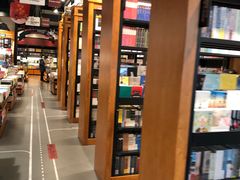 大堂-西西弗书店&矢量咖啡(凯德晶萃广场店)