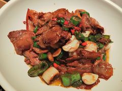 辣椒炒土猪肉-鸽子侯·家宴·平价海鲜(绿地店)