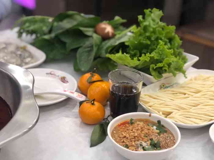 美津火锅花园(兴工店"价格实惠好吃,环境也不差,人非常多.