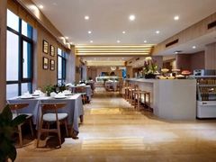 -西安大雁塔科技大学地铁站亚朵酒店