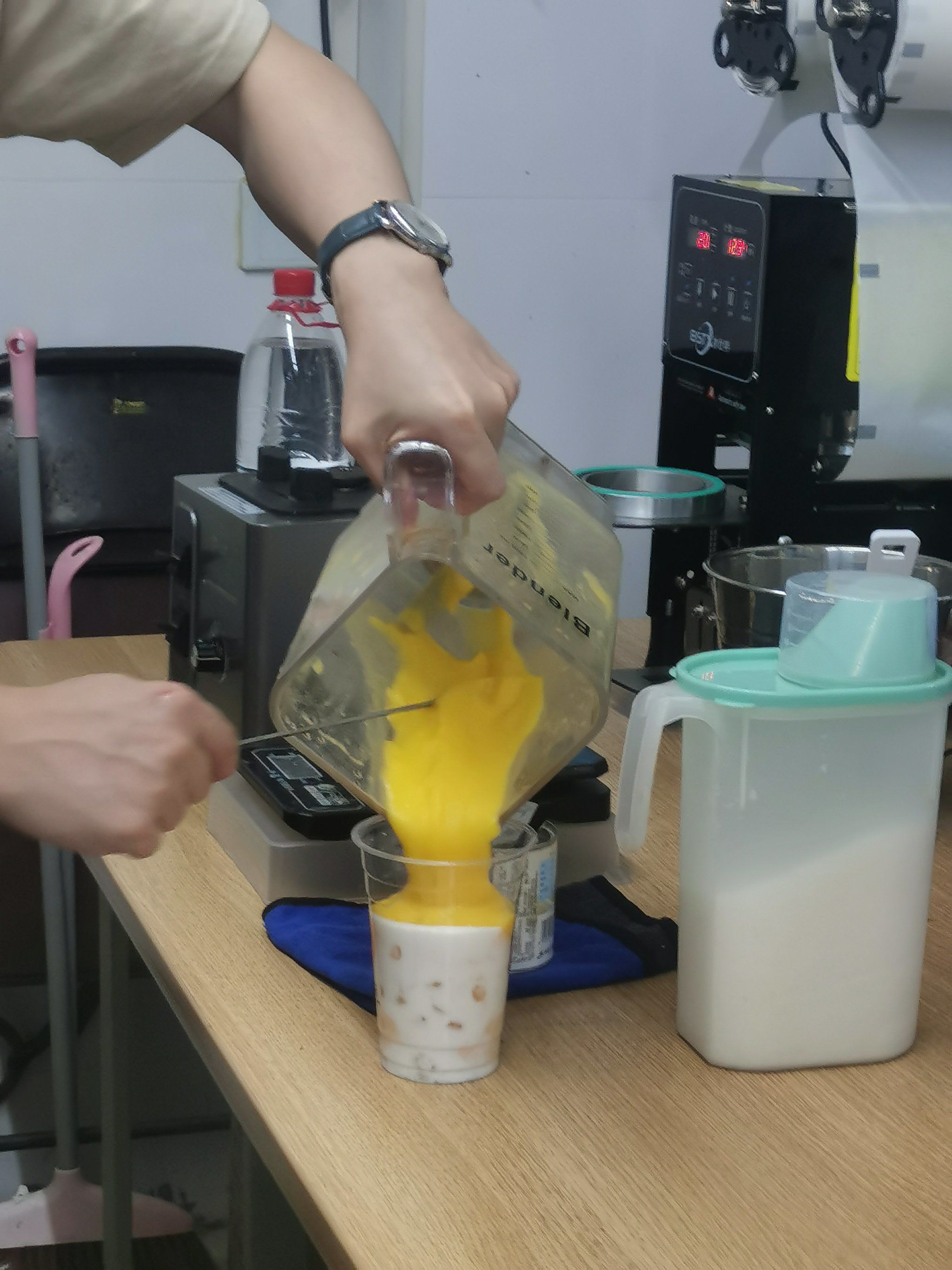 卡士芒果果汁冰