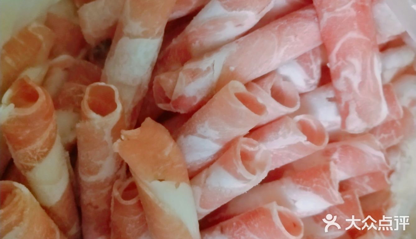 馋火锅好久了附近海底捞火锅店还没有开门，只能自己先解