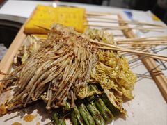 -山野的朋友露营炭火烤肉