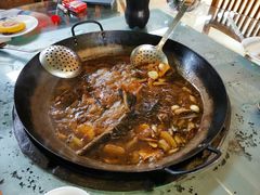 柴锅炖水库鱼-姥家大锅台水库渔家