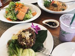-Chom Cafe and Restaurant
