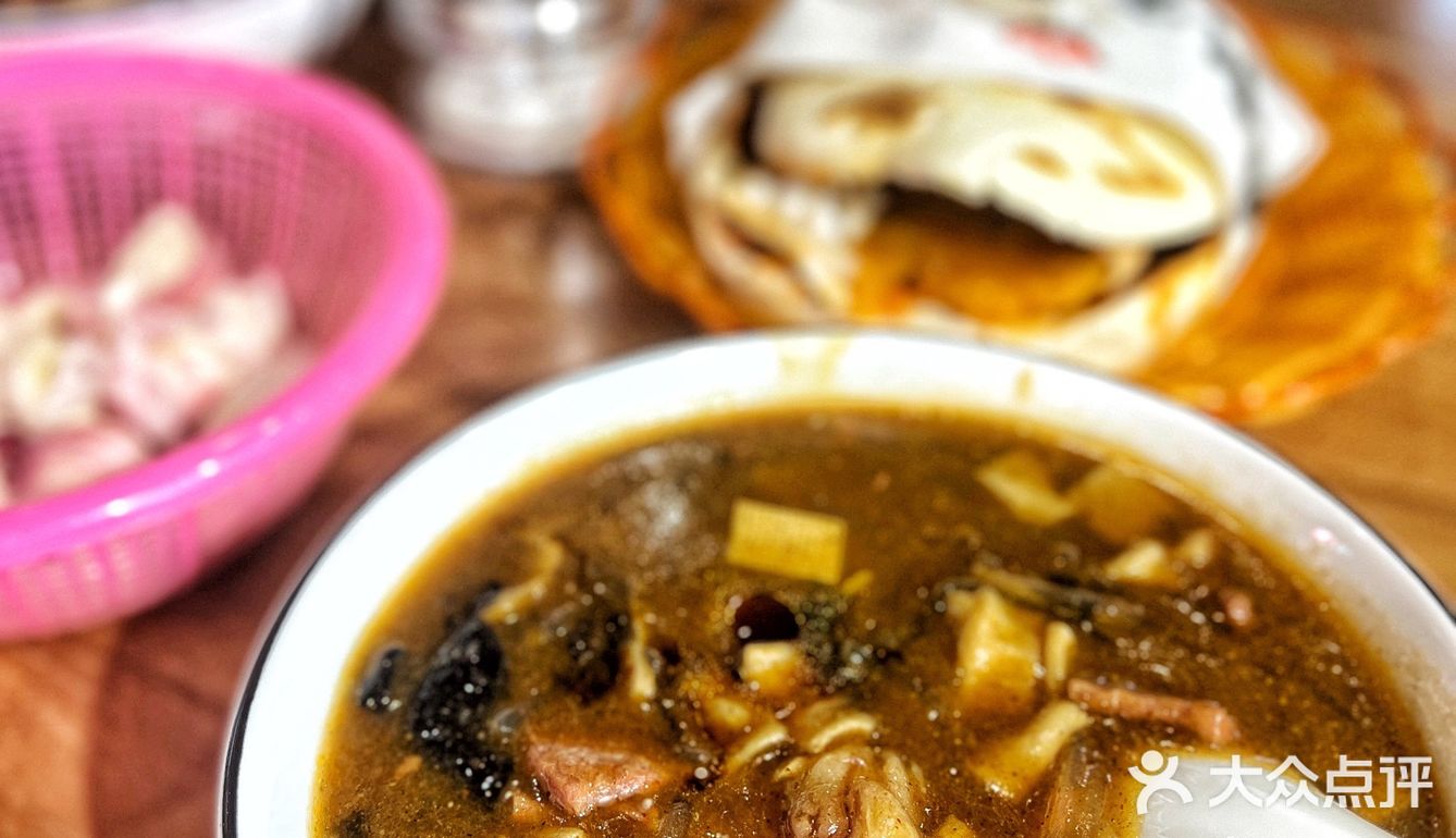 吃起来特别爽 牛肉夹馍肉给的实在 再夹个咸鸭蛋