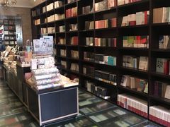 -钟书阁(松江泰晤士小镇店)