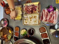 -围炉肉舍•炭烤活鳗•丹东海鲜烤肉(步行街店)