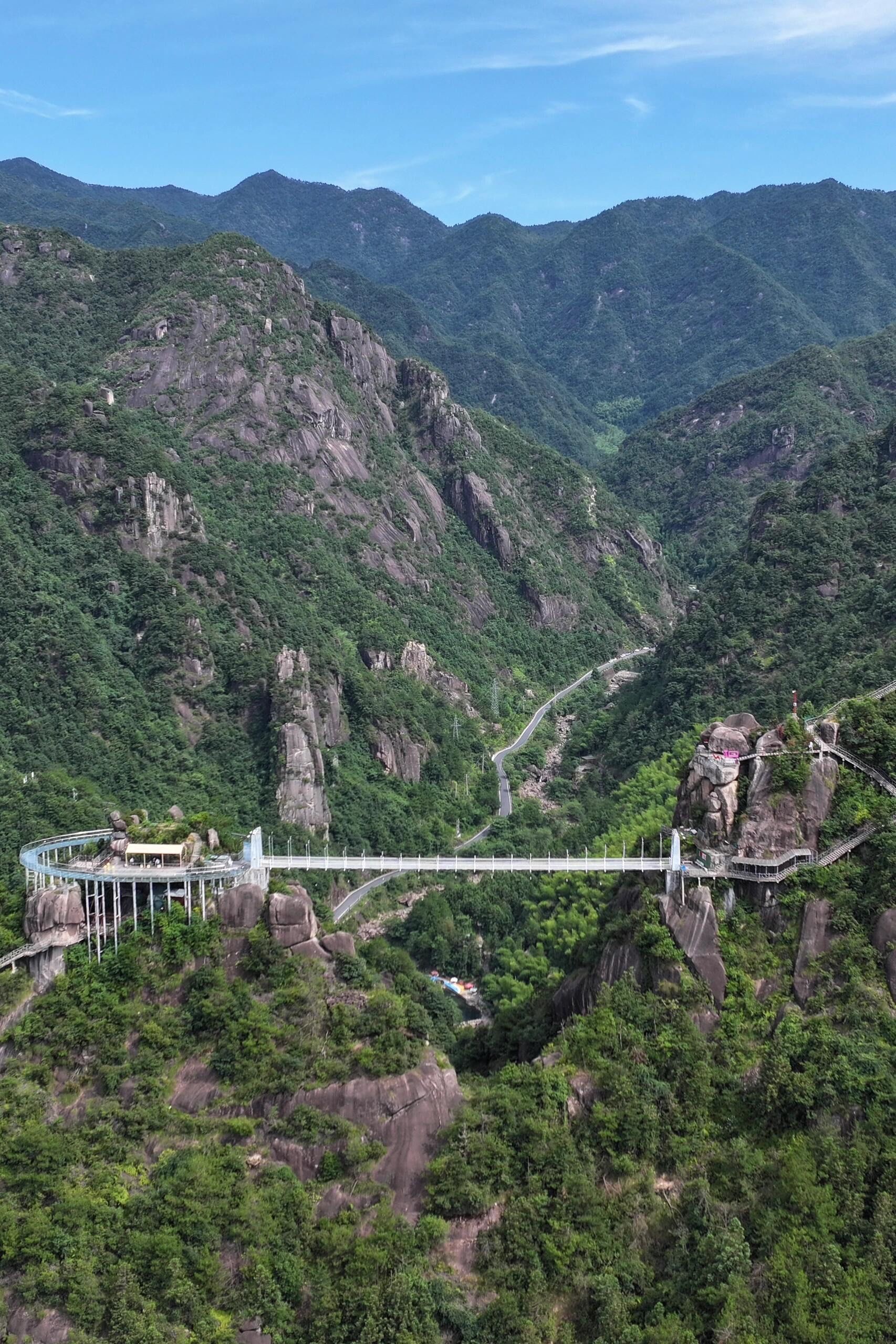 入口仙水洞泰坦尼克观景平台360度玻璃观景平台凌云天桥爱情岛(俯瞰