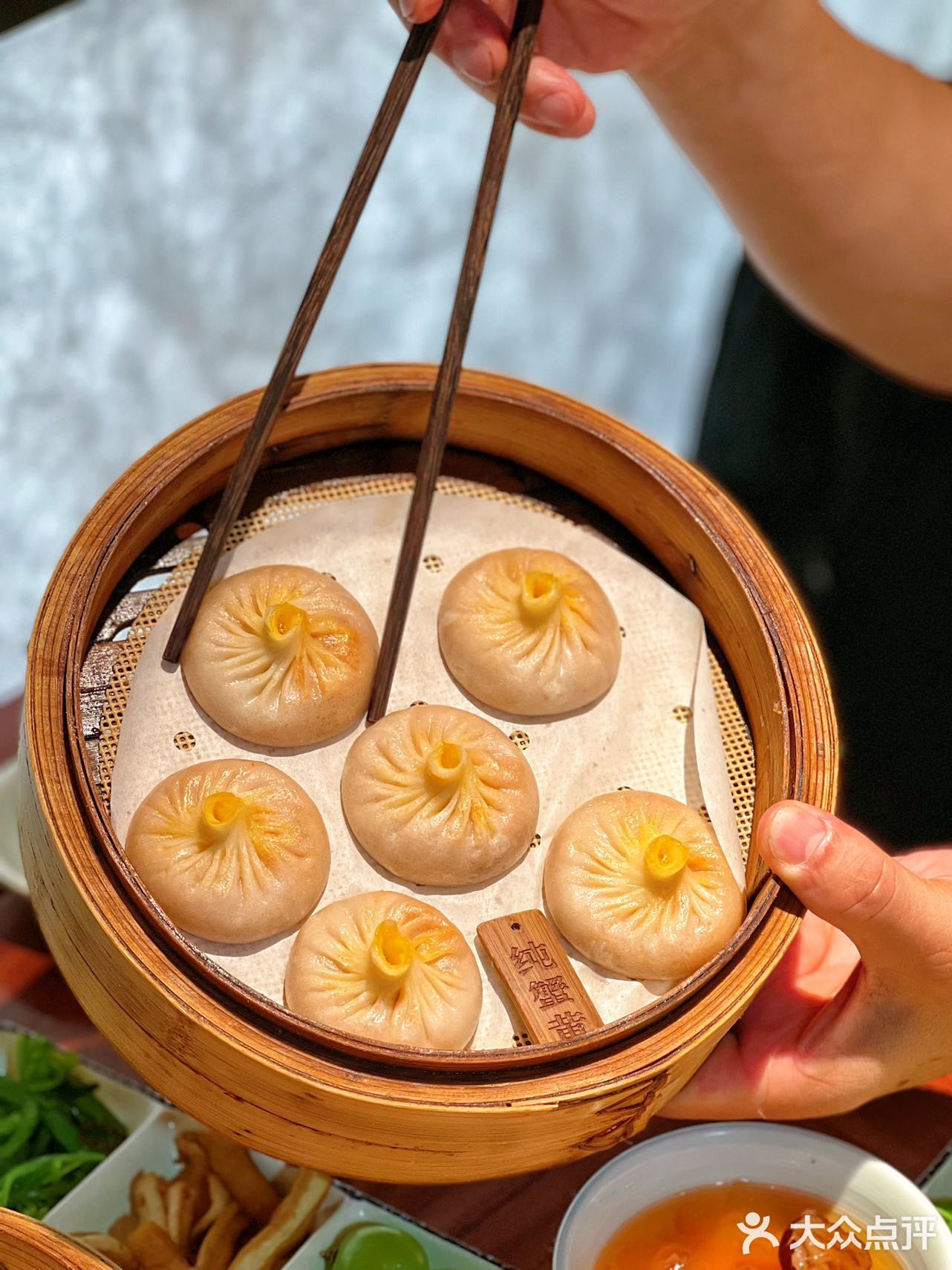 暑假来上海必打卡的蟹黄面