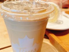 拿铁-标准杯-Tims天好咖啡(长风大悦城店)
