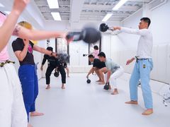 -菠萝格斗巴西柔术训练馆