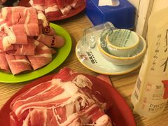 -洞庭洲·防空洞火锅·烧烤·铜锅涮肉(新百广场店)