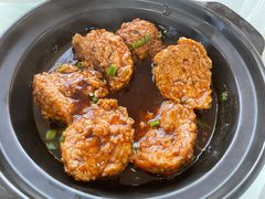 蟹黄狮子头-鸿运酒楼