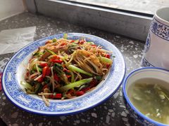 -辣叨叨·江西小炒锅气米粉(南京西路店)