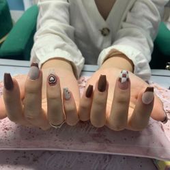 -桃子的美甲店