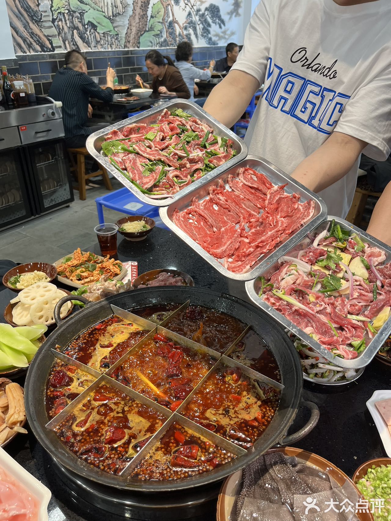 夏天来时代天街一定要冲这家火锅！鲜拌牛肉+冰镇水果捞