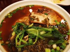 焖肉雪菜面-三两春(浦三路店)