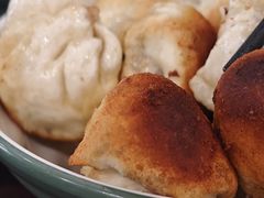 刚出炉的生煎包-赵宝美煎包店