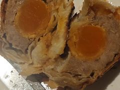 蛋黄鲜肉月饼-白玉兰食品(中山公园龙之梦店)